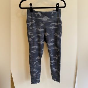 Athleta Ultimate Stash 3/4 camo leggings